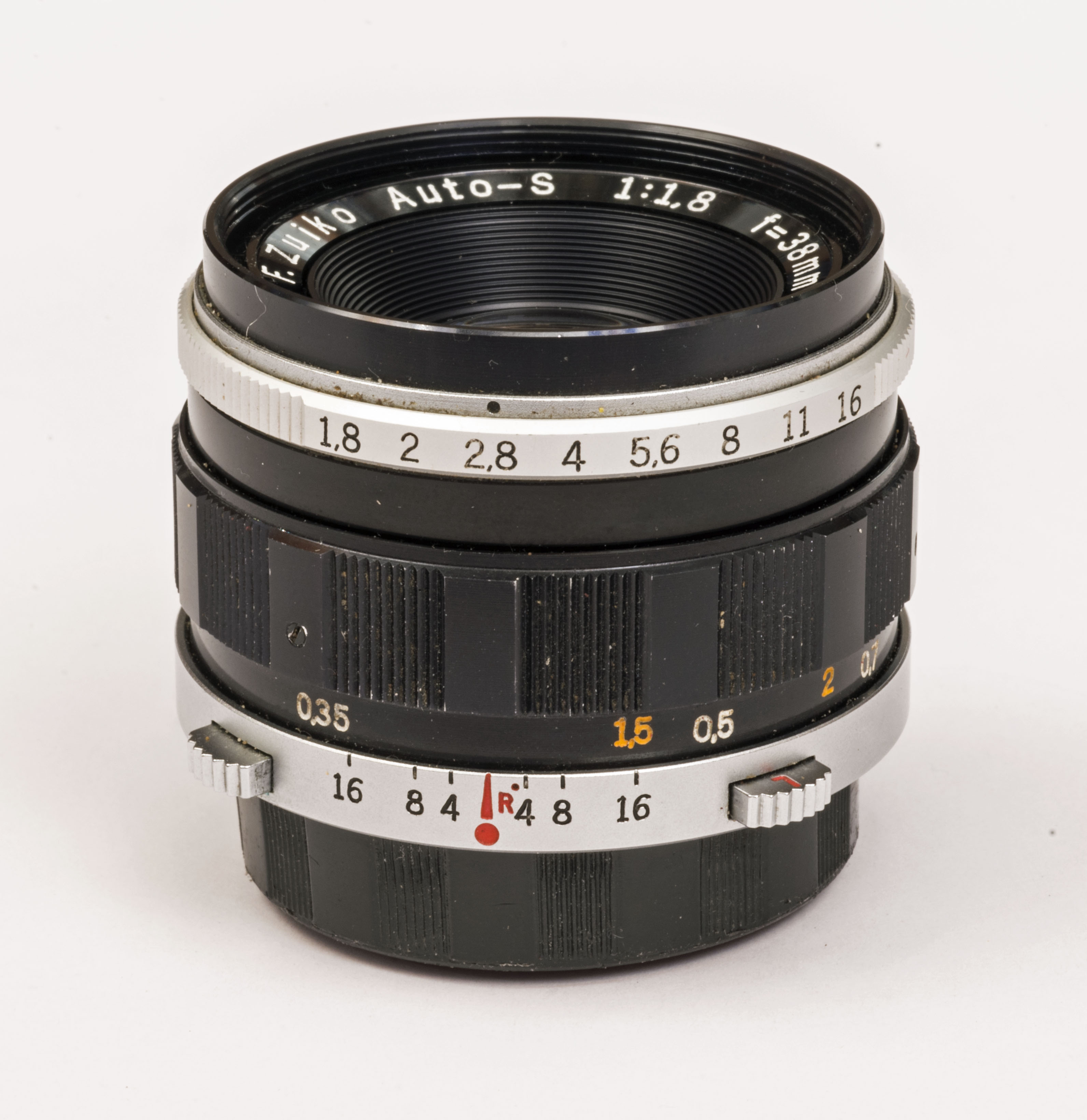 Zuiko 1.8 / 38 mm